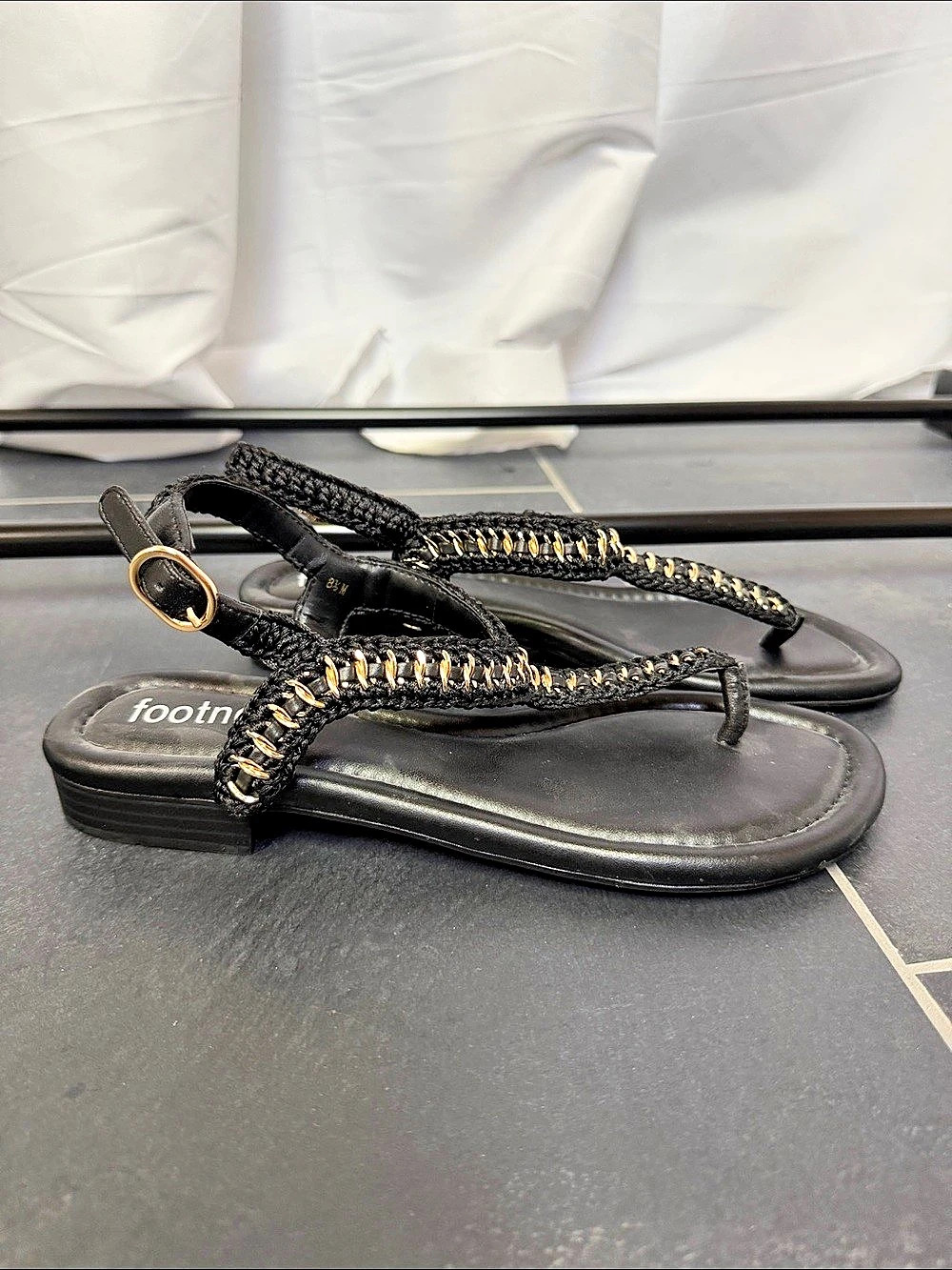 footnotes women’s Yaella Leather chain thong Black Strappy Sandal 8.5